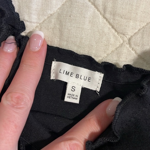 Black crop top, new with tags from Von Maur, size small - Picture 3 of 3